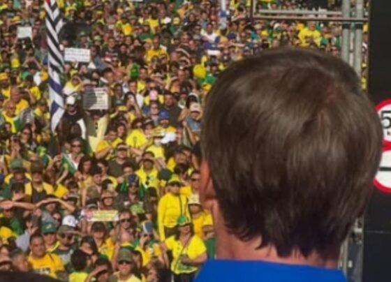 Bolsonaro reúne manifestantes na Paulista por pressão ao STF e anistia a golpistas