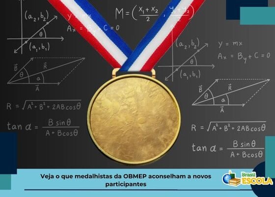 Medalha de ouro com fórmulas matemáticas a sua volta. Texto na imagem: Veja o que medalhistas da OBMEP aconselham a novos participantes.