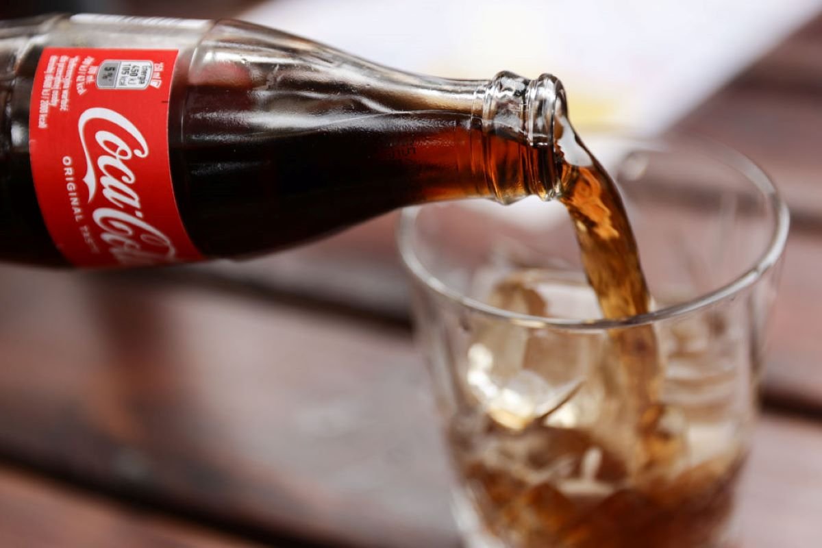 Imagem colorida de Coca-Cola - Metrópoles