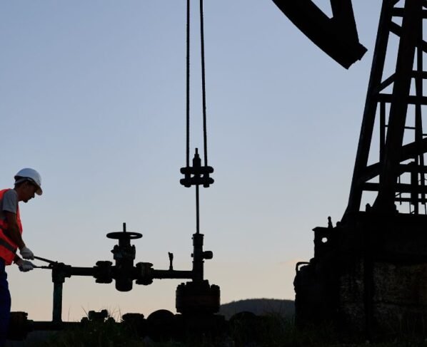 Gasolina e diesel podem voltar a cair caso Brent recue mais, diz ministro