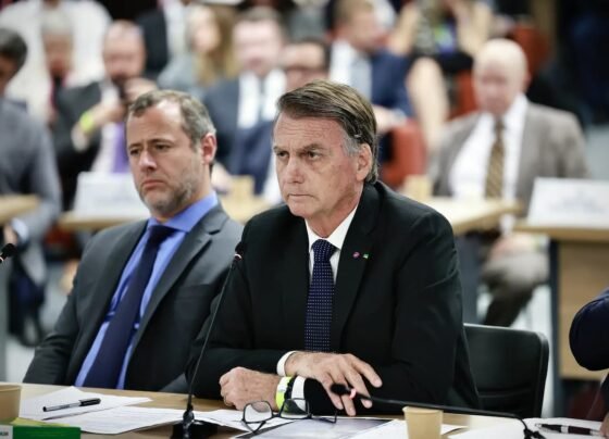Moraes proíbe transmissão e retransmissão de entrevistas de Bolsonaro nas redes sociais
