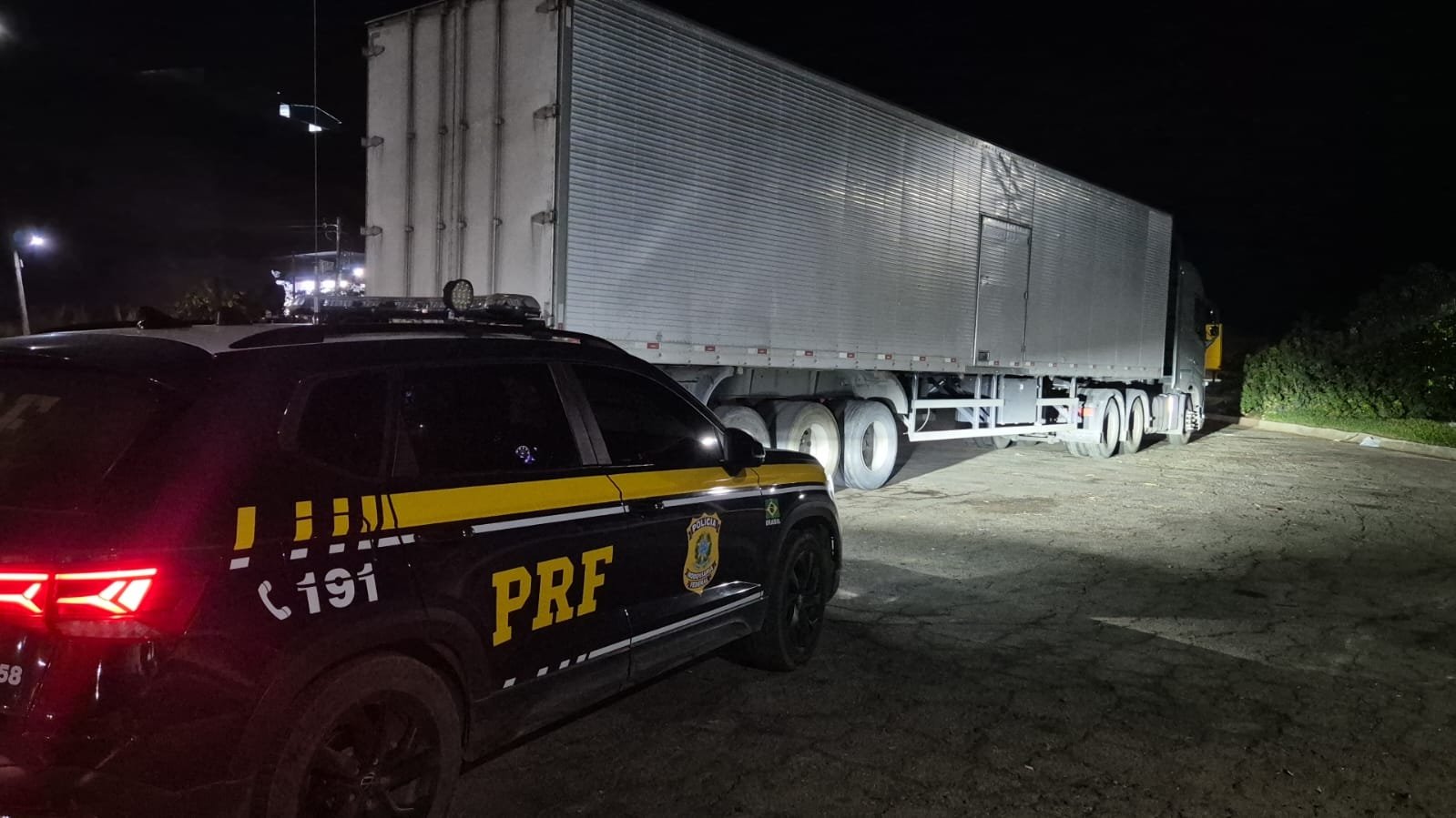 Motorista de carreta é pego pela PRF após ultrapassagem perigosa