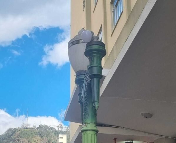 Populacao cobra reparo em lustre do Calcadao da Sao Joao