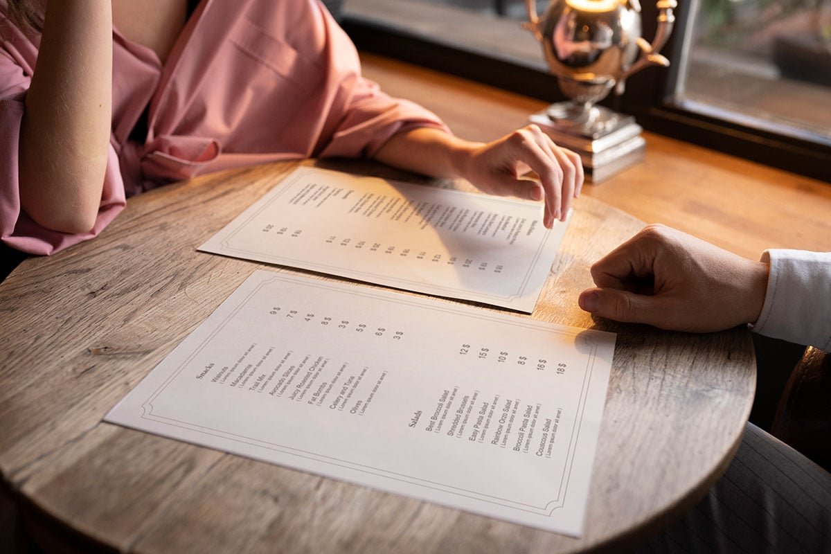 Projeto de lei pode obrigar bares e restaurantes a disponibilizar cardápios impressos em Minas